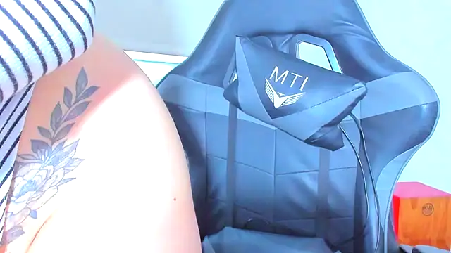 ValeeryRose  online show from 16, 4, 2026