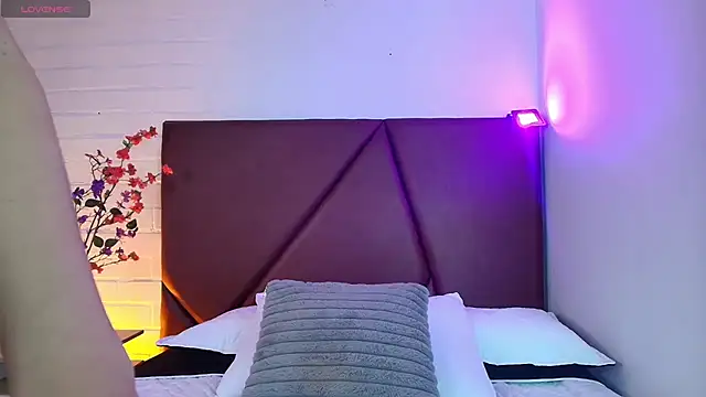 Lexi Howard  online show from 8, 3, 2026