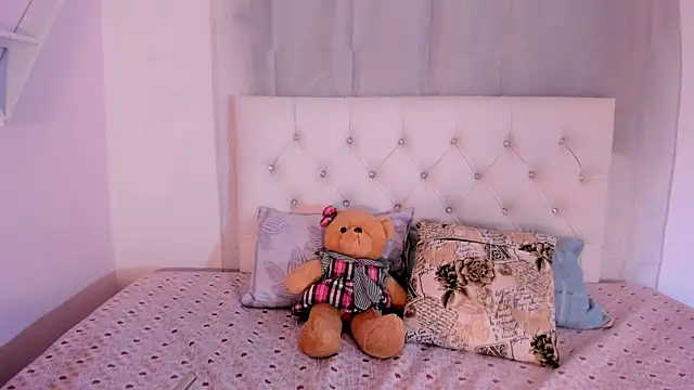 Emma lorense22 online show from 14, 1, 2026