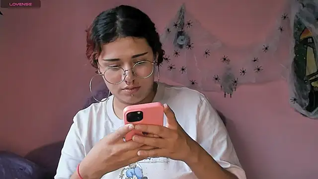 Maddy Jhonsson online show from 31, 10, 2025