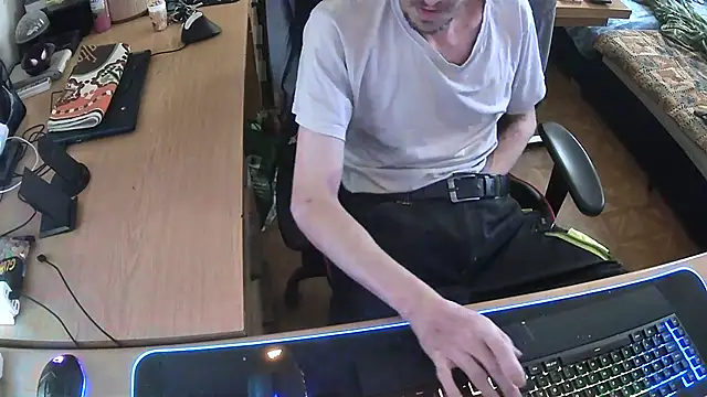 Snapshot of DerGeileLoveboy chatting on 23, 9, 2025 DerGeileLoveboy online show from 23, 9, 2025