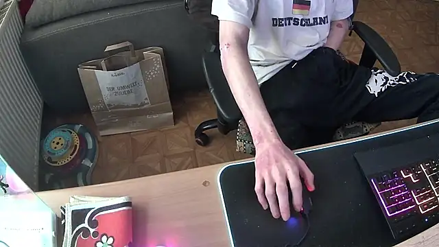 Snapshot of DerGeileLoveboy chatting on 11, 11, 2025 DerGeileLoveboy online show from 11, 11, 2025