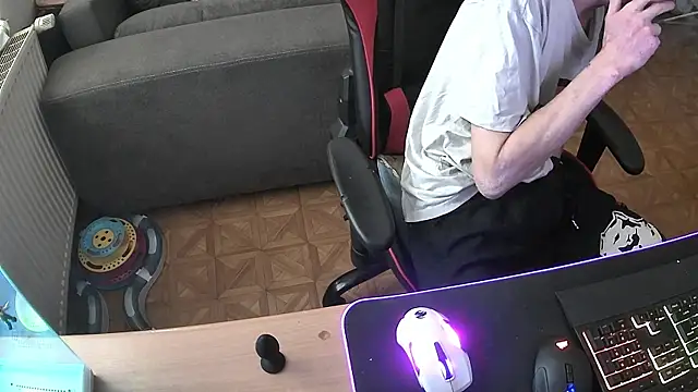 Snapshot of DerGeileLoveboy chatting on 13, 10, 2025 DerGeileLoveboy online show from 13, 10, 2025