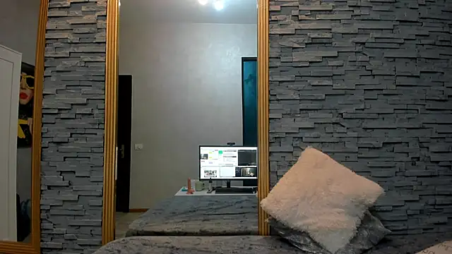 Bella Posh online show from 20, 3, 2025