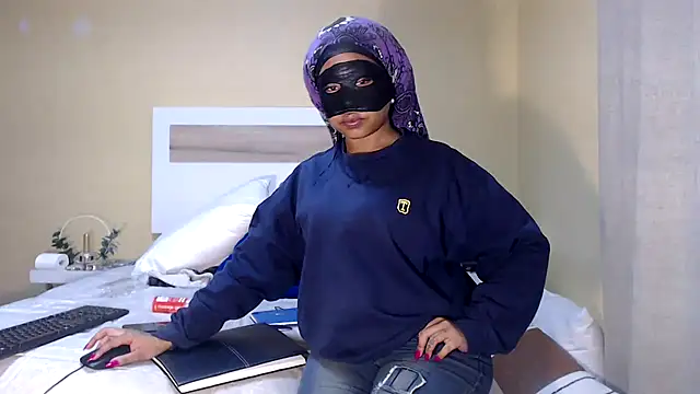 Snapshot of Bee_Bella1 chatting on 29, 6, 2026 Bee Bella1 online show from 29, 6, 2026