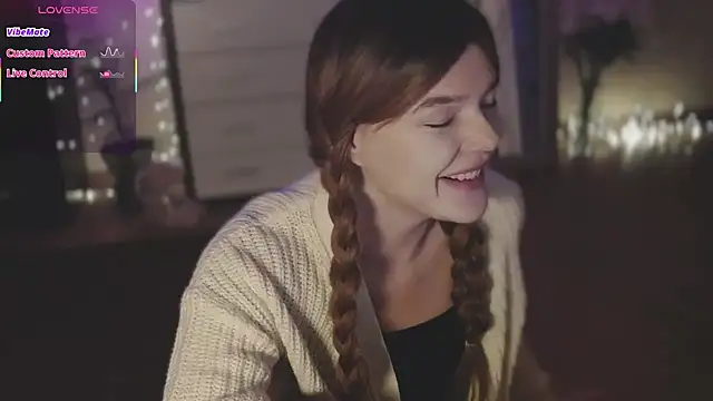 CherryRed Girl online show from 26, 9, 2025