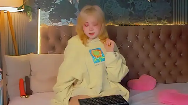 EmilyAngells online show from 4, 3, 2026