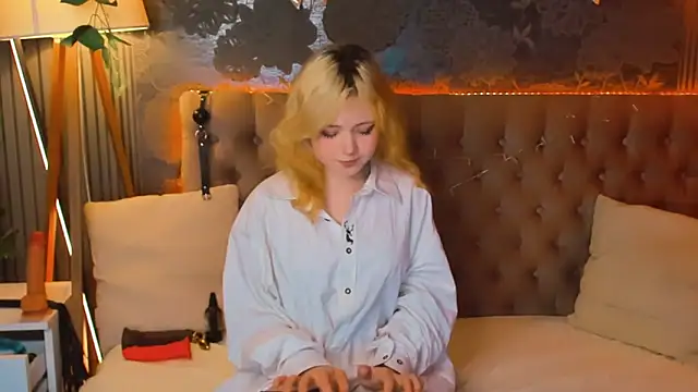 EmilyAngells online show from 7, 5, 2026