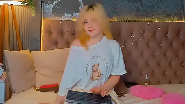 EmilyAngells online show from 25, 2, 2026