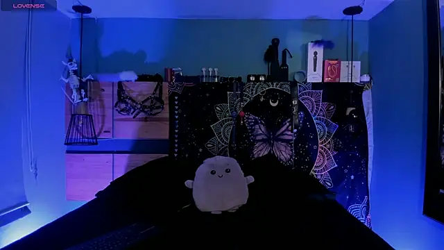 ChloeAllennn online show from 17, 6, 2026