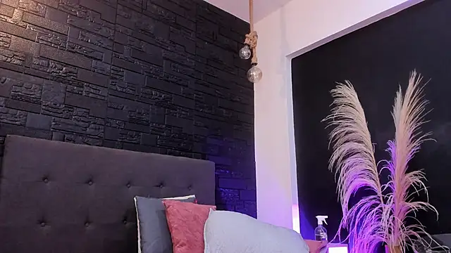 Maite Smith  online show from 13, 10, 2025