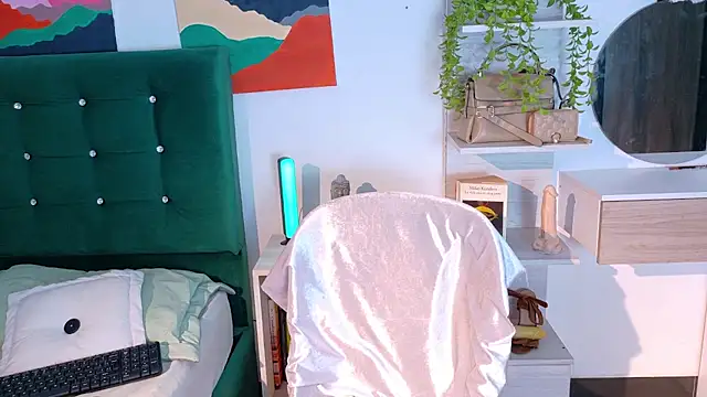 zarahCute online show from 5, 10, 2025