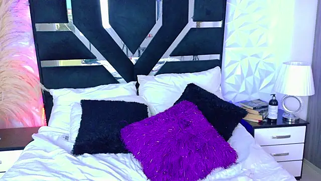 zarahCute online show from 3, 3, 2025