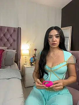 natashaleightt online show from 9, 10, 2025