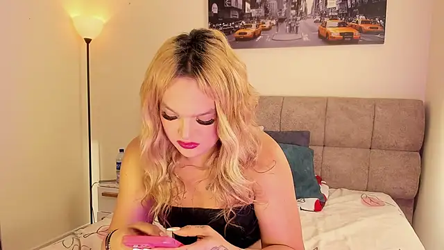 Snapshot of ScarletThompsonx chatting on 5, 10, 2025 ScarletThompsonx online show from 5, 10, 2025