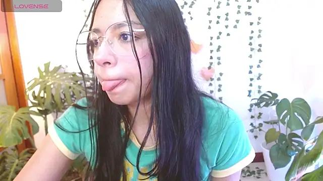 Snapshot of hellokitty__valery chatting on 4, 5, 2026 hellokitty valery online show from 4, 5, 2026