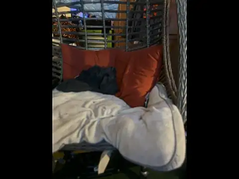 Polaroid White online show from 17, 12, 2025