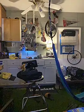 Polaroid White online show from 21, 11, 2025