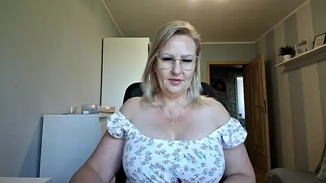 Snapshot of DianaLive chatting on 27, 5, 2026 DianaLive online show from 27, 5, 2026