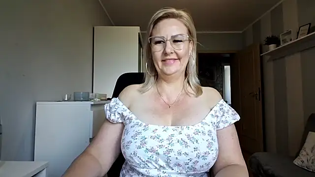 Snapshot of DianaLive chatting on 23, 5, 2026 DianaLive online show from 23, 5, 2026