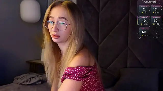 VictoriaLights online show from 5, 12, 2025