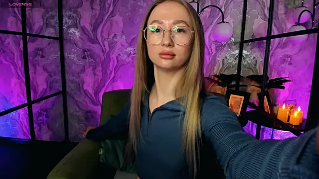VictoriaLights online show from 3, 5, 2026