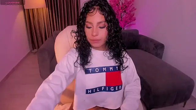 hannah thomson  online show from 20, 12, 2025