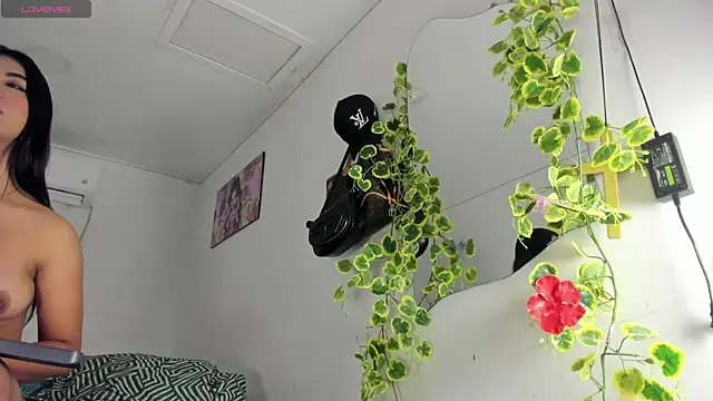 flor herrera01 online show from 6, 11, 2025