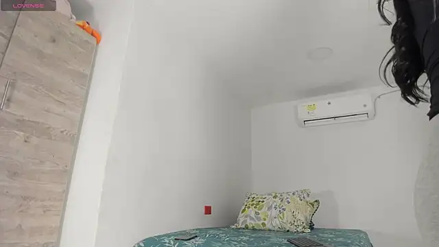 flor herrera01 online show from 19, 12, 2025