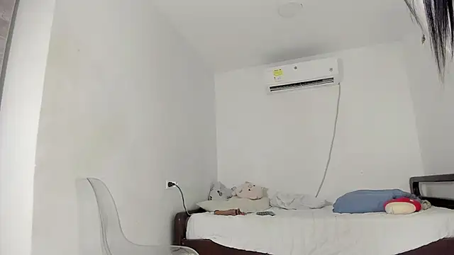 flor herrera01 online show from 10, 3, 2025