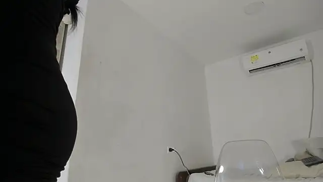 flor herrera01 online show from 15, 3, 2025