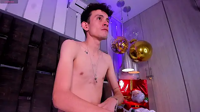 ValentinoMoreti online show from 18, 12, 2025