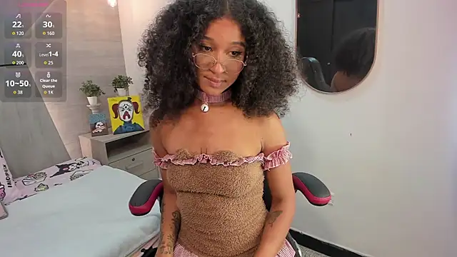 Layla Clarke online show from 18, 11, 2025