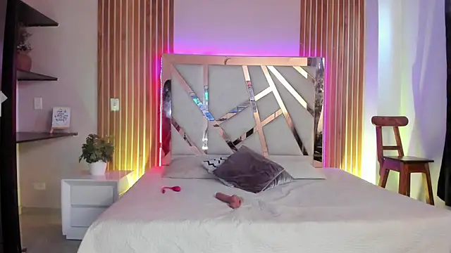 sweetviolet   online show from 10, 9, 2025