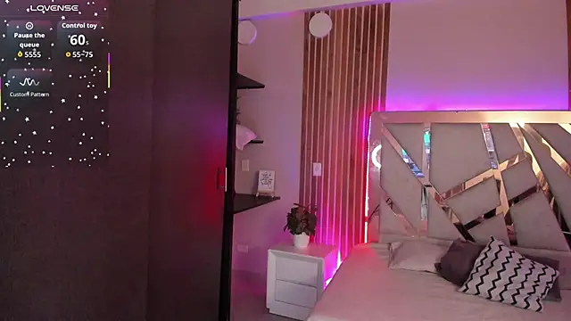 sweetviolet   online show from 14, 9, 2025