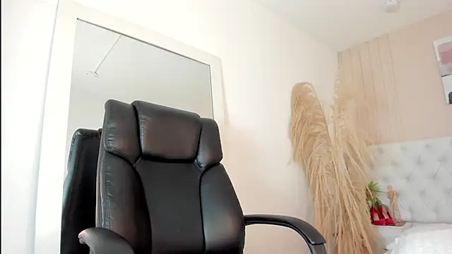 CHANELL 11INCHES online show from 19, 3, 2025