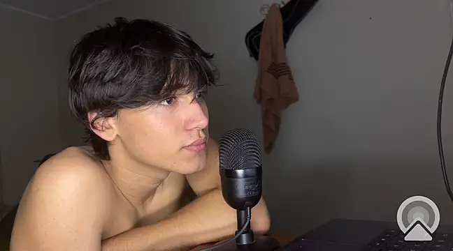 EstebannnO online show from 16, 3, 2025