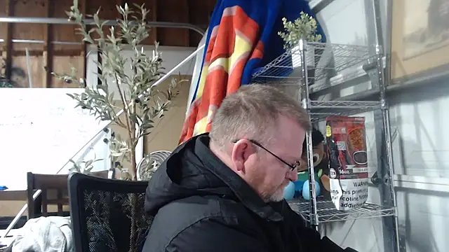 Randomoldguy615 online show from 4, 3, 2025