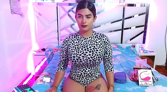 Snapshot of JULIETTE_SEGURA chatting on 5, 3, 2025 JULIETTE SEGURA online show from 5, 3, 2025