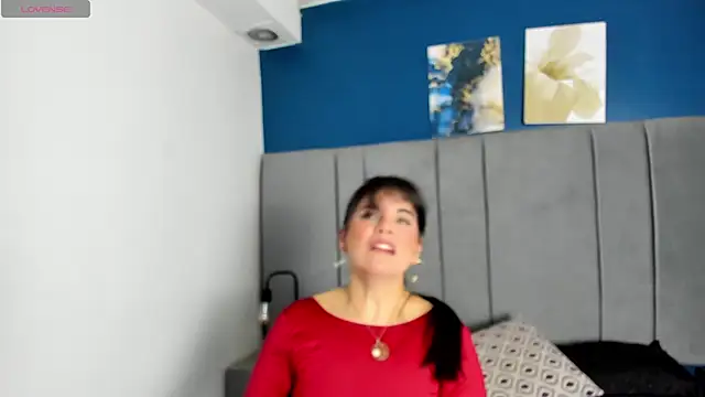 laura hotties online show from 18, 12, 2025