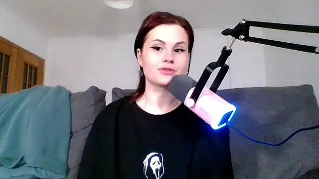 Della Ideal online show from 10, 3, 2025