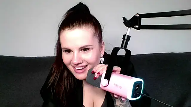 Della Ideal online show from 19, 3, 2025