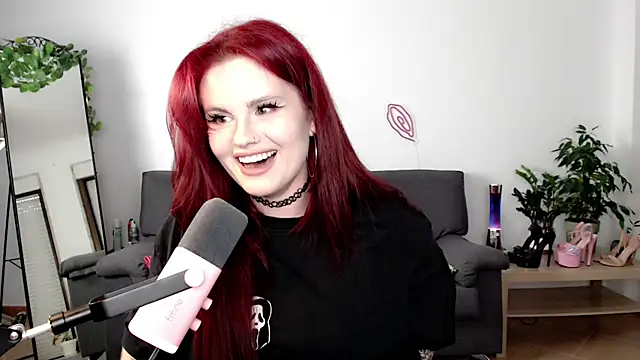 Della Ideal online show from 10, 9, 2025