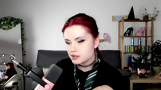 Della Ideal online show from 21, 9, 2025