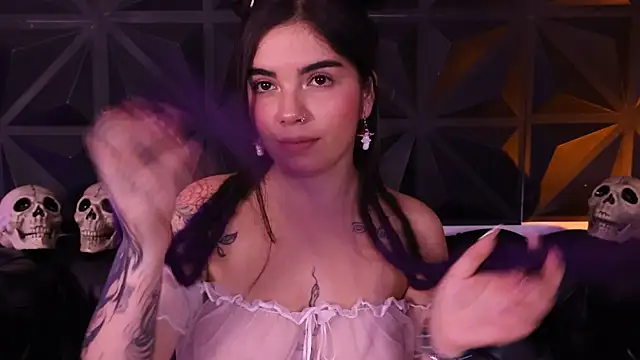 DaphneGlas online show from 25, 10, 2025