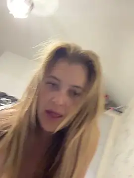 Busty-smiley-miley online show from 2, 10, 2025