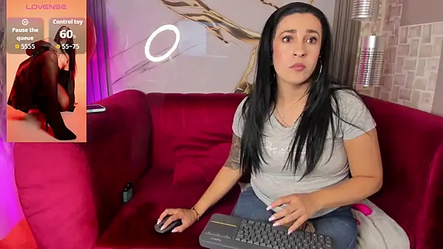 Bella williamss  online show from 25, 11, 2025