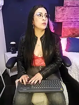 Bella williamss  online show from 5, 3, 2025