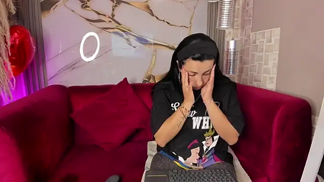 Bella williamss  online show from 18, 11, 2025