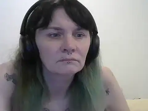 Hotmodel1984 online show from 8, 4, 2026